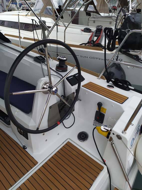 Sailing yacht Sun Odyssey 349 Sweet Elli