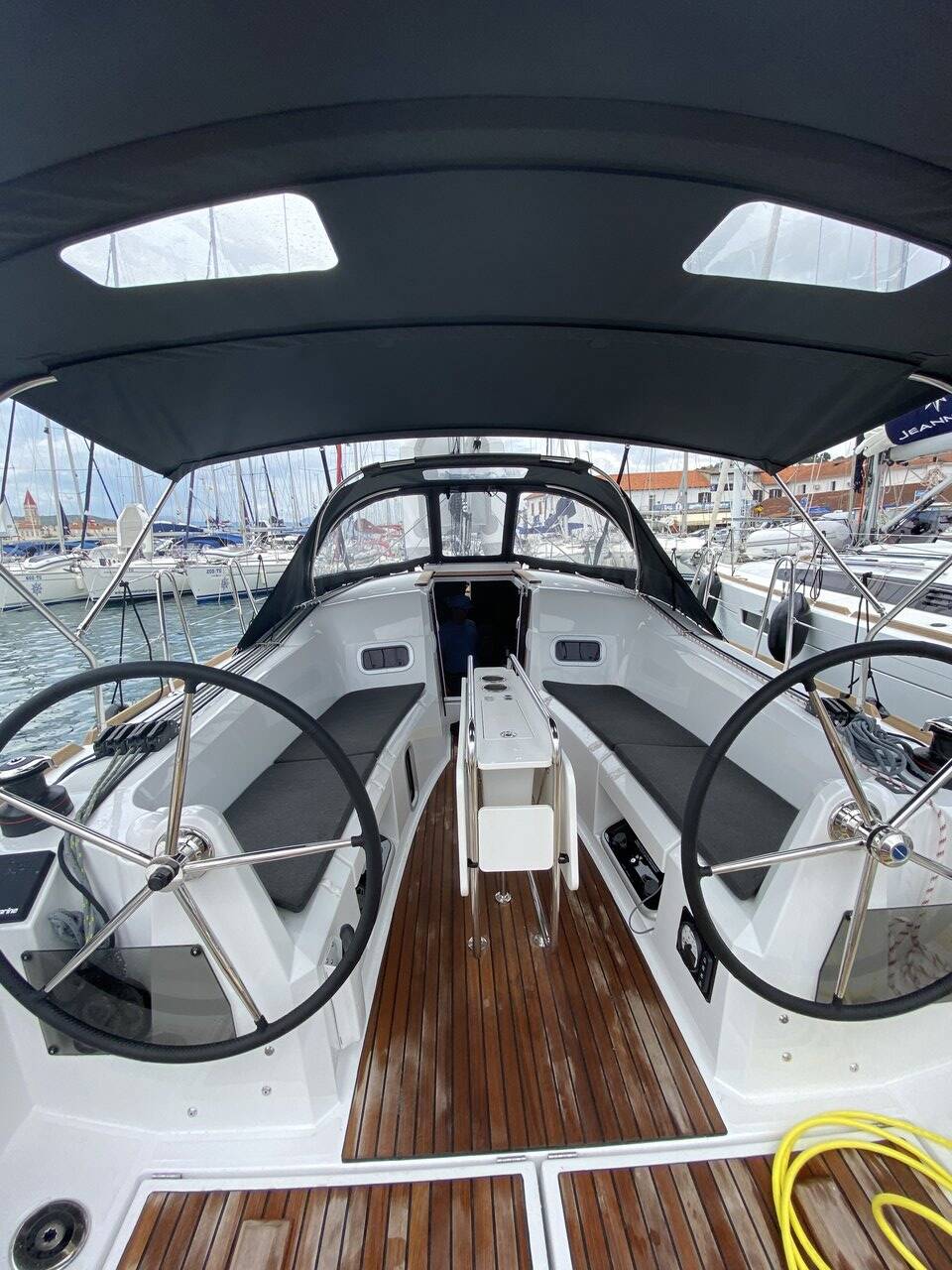 Sailing yacht Sun Odyssey 349 gemelli