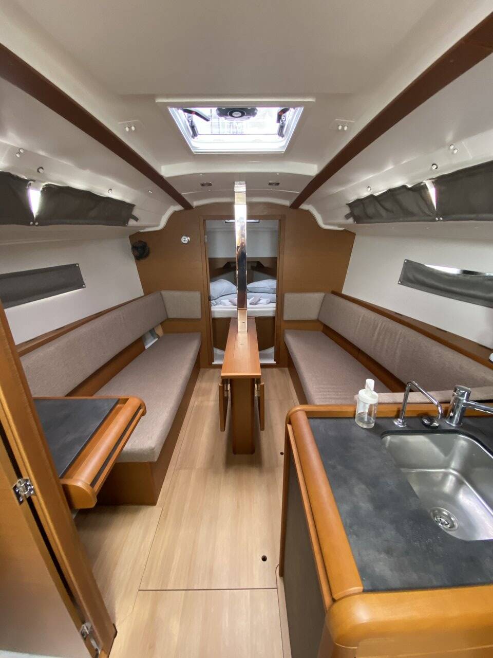 Sailing yacht Sun Odyssey 349 gemelli