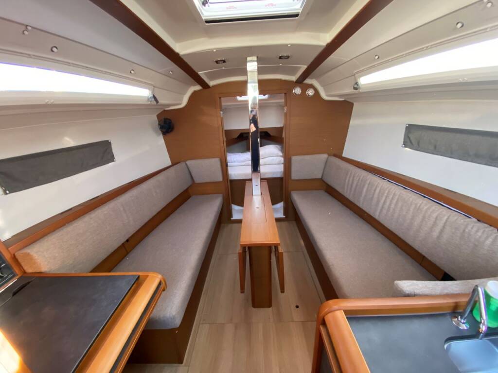 Sailing yacht Sun Odyssey 349 petit elli