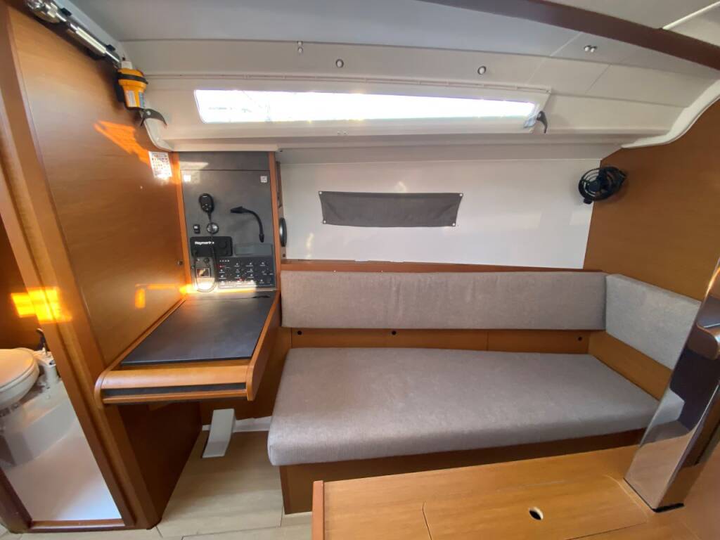 Sailing yacht Sun Odyssey 349 petit elli