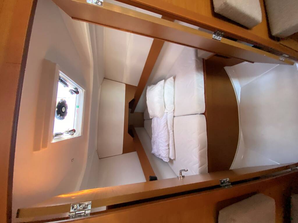 Sailing yacht Sun Odyssey 349 petit elli