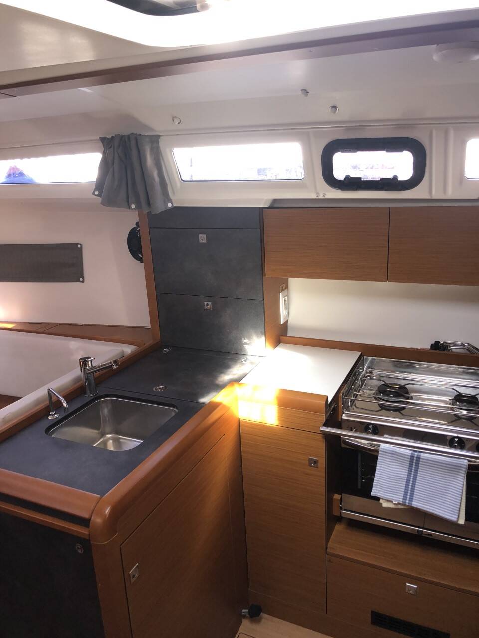 Sailing yacht Sun Odyssey 349 Nara