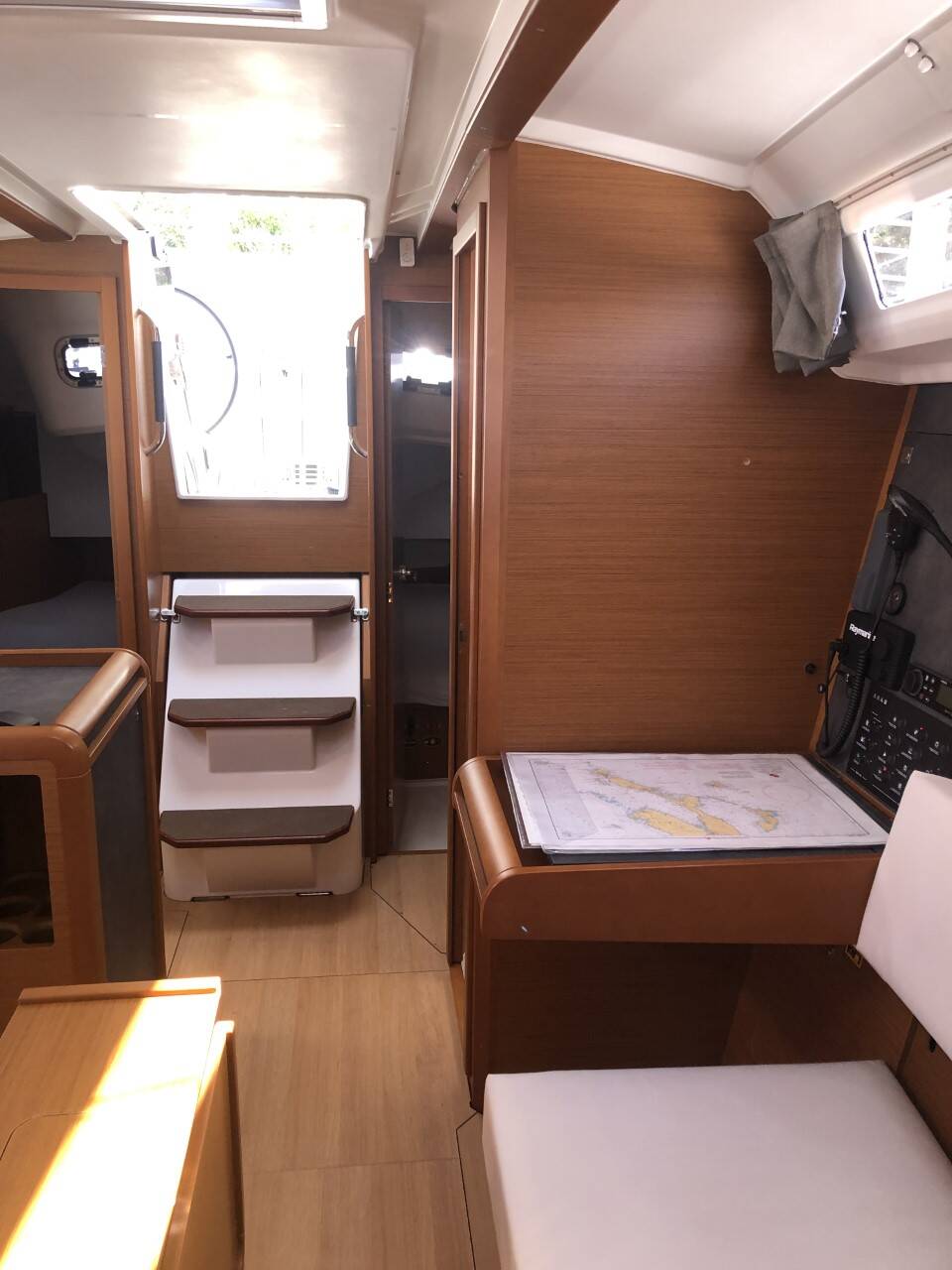 Sailing yacht Sun Odyssey 349 Nara