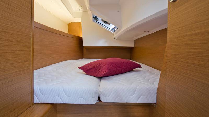 Sailing yacht Sun Odyssey 349 SheShe
