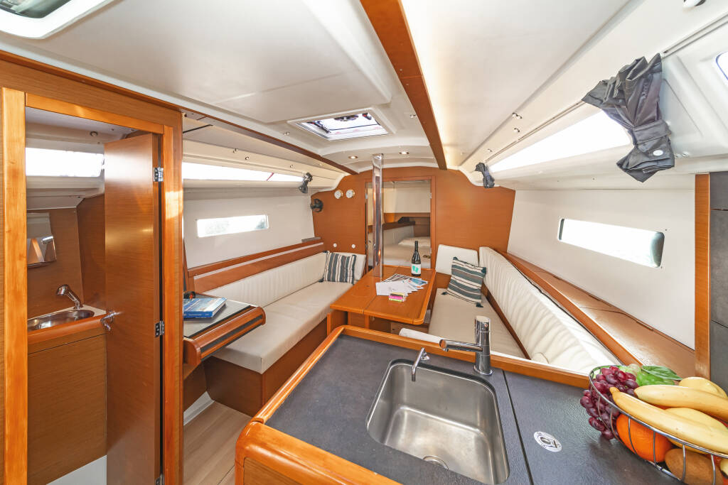 Sailing yacht Sun Odyssey 349 Agios Nikolaos