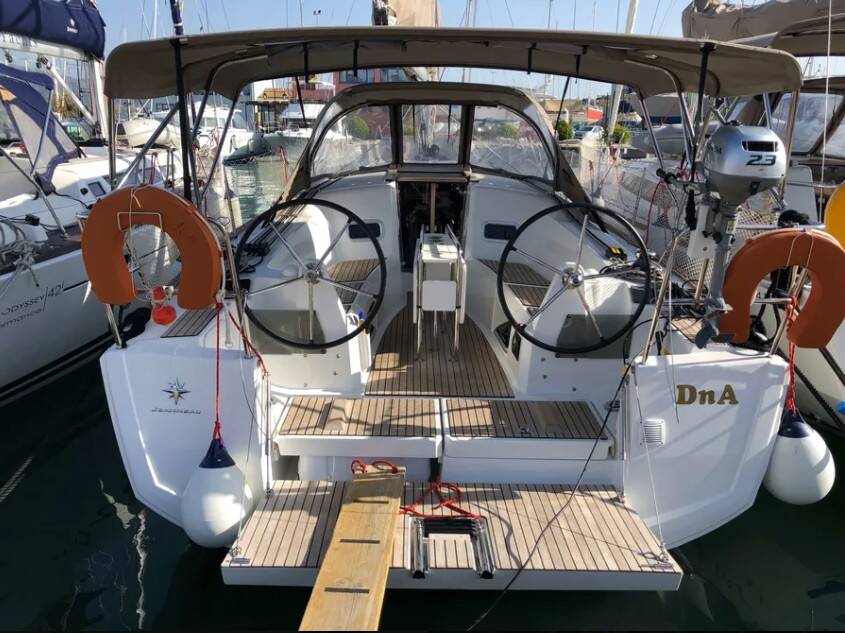 Sailing yacht Sun Odyssey 349 DNA