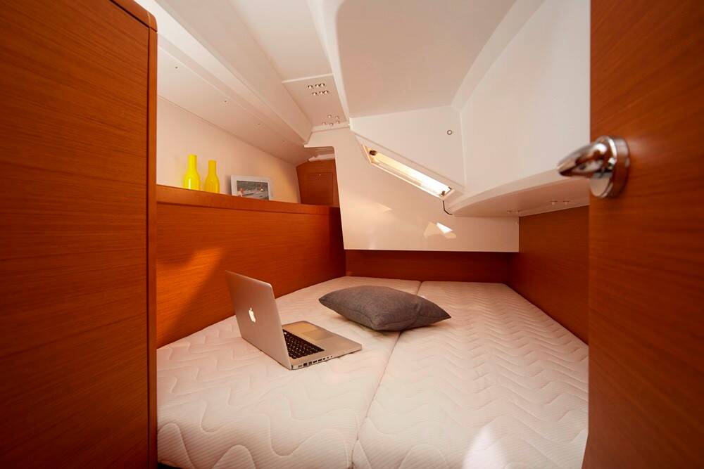 Sailing yacht Sun Odyssey 349 DNA