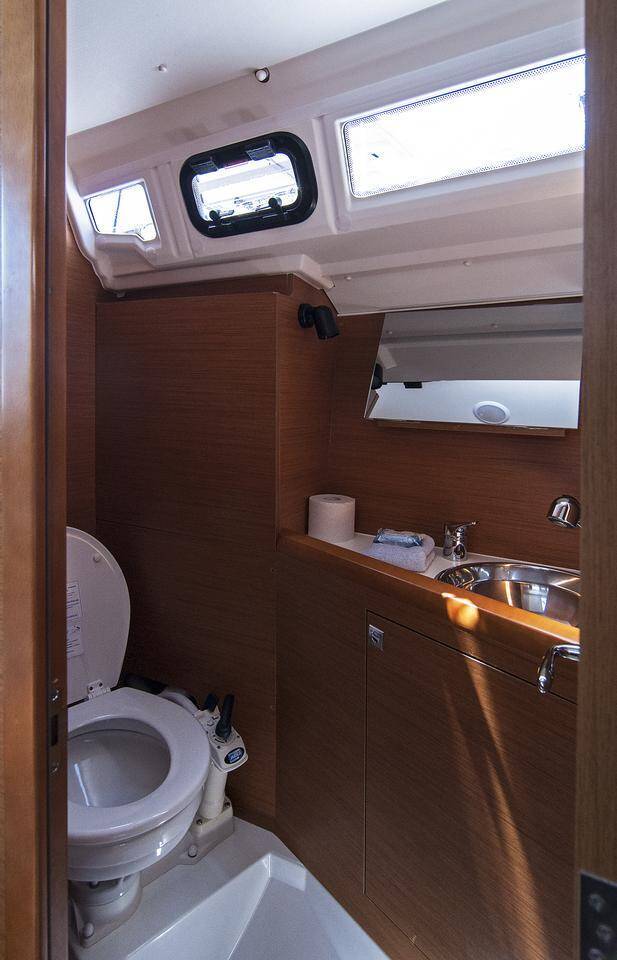 Sailing yacht Sun Odyssey 349 Adria Moon