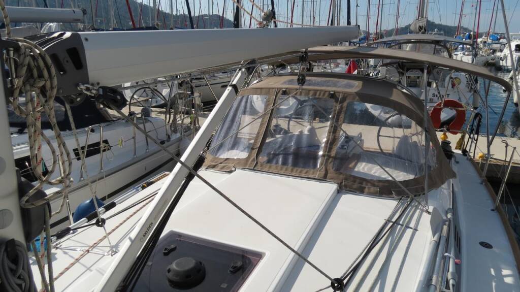 Sailing yacht Sun Odyssey 349 Sarita