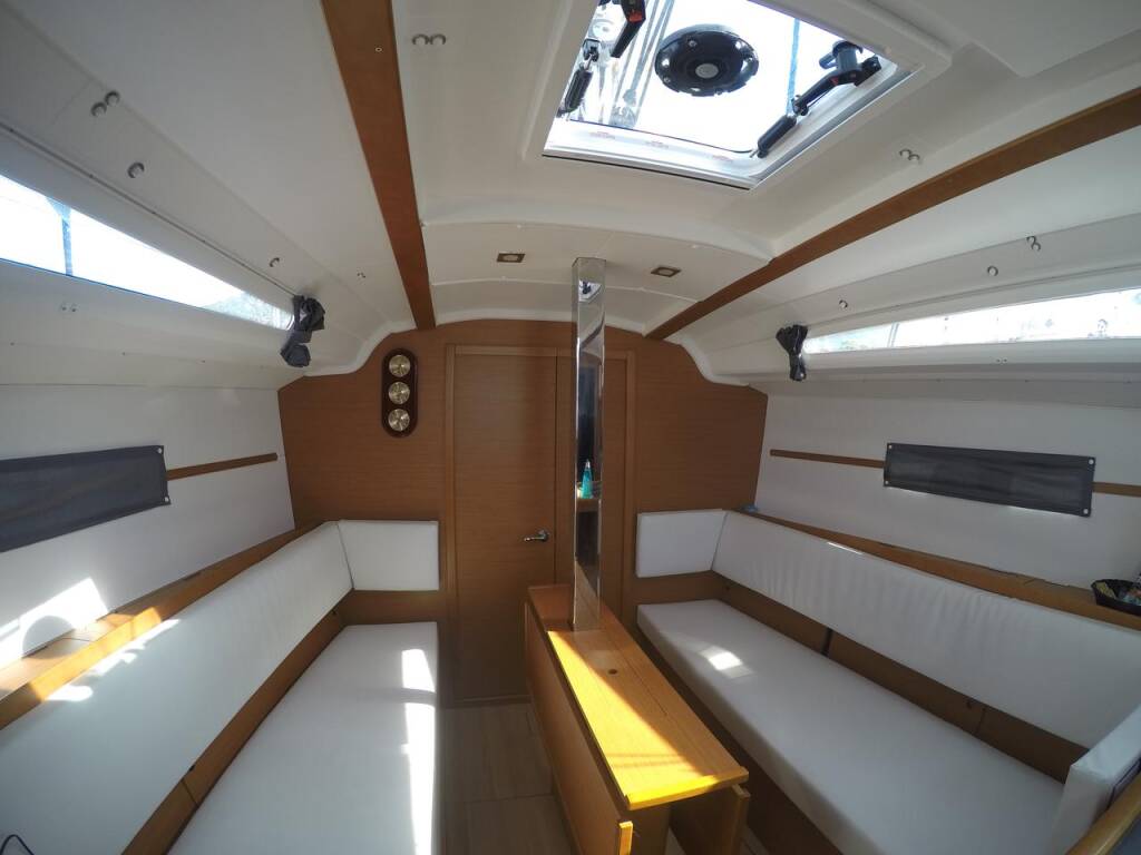 Sailing yacht Sun Odyssey 349 Sarita