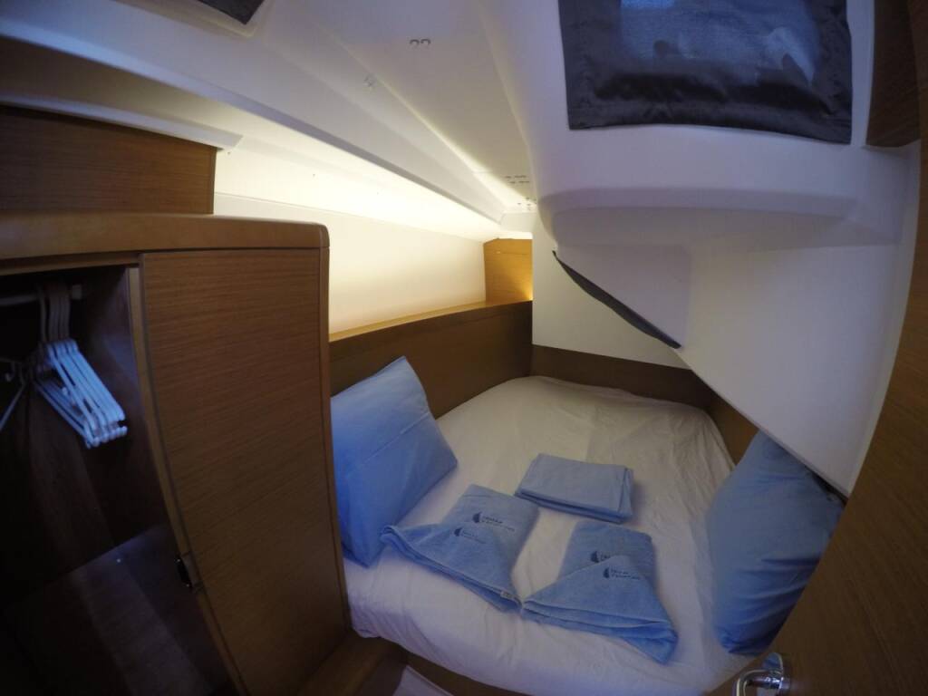 Sailing yacht Sun Odyssey 349 Sarita