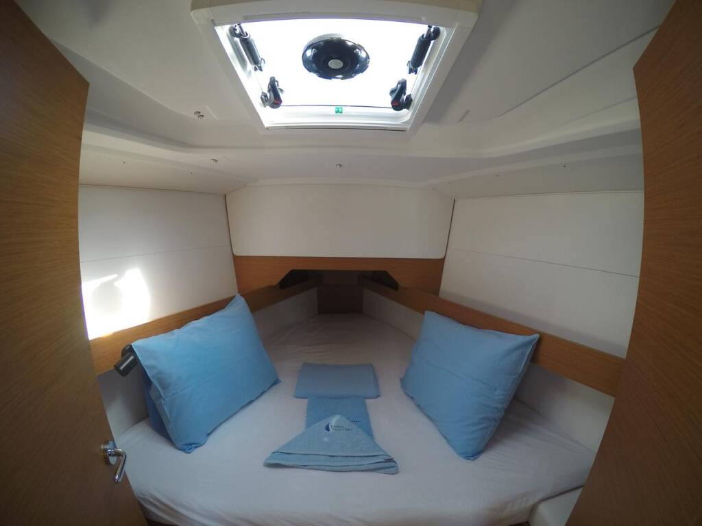 Sailing yacht Sun Odyssey 349 Sarita
