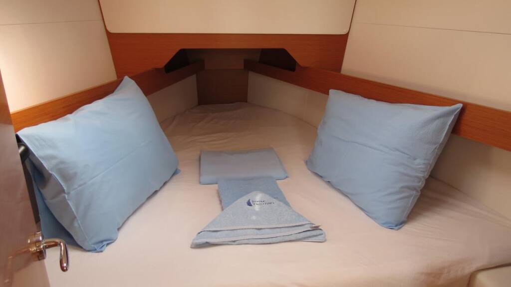 Sailing yacht Sun Odyssey 349 Sarita