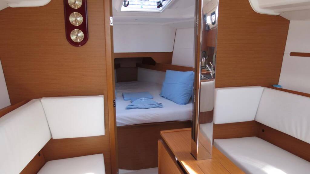 Sailing yacht Sun Odyssey 349 Sarita