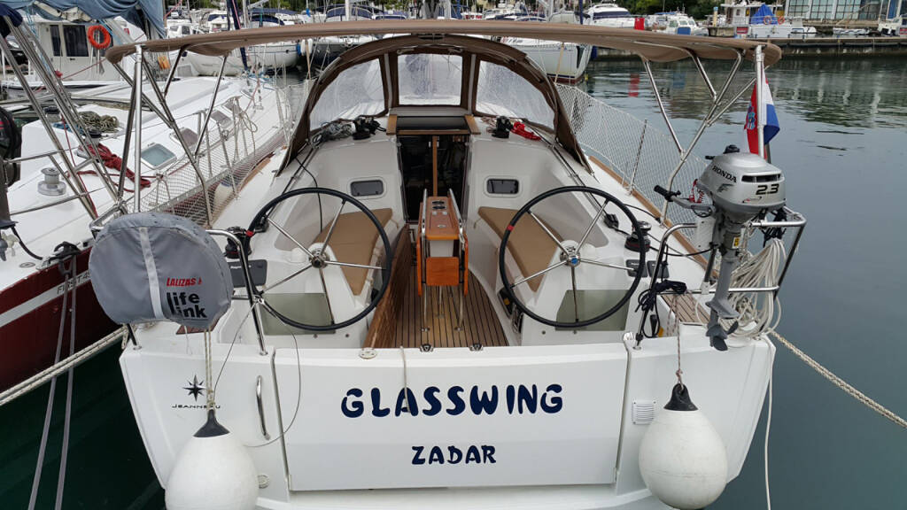 Sailing yacht Sun Odyssey 349 Glasswing