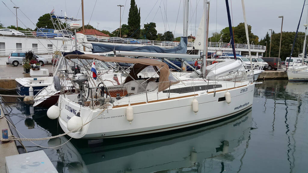 Sailing yacht Sun Odyssey 349 Glasswing