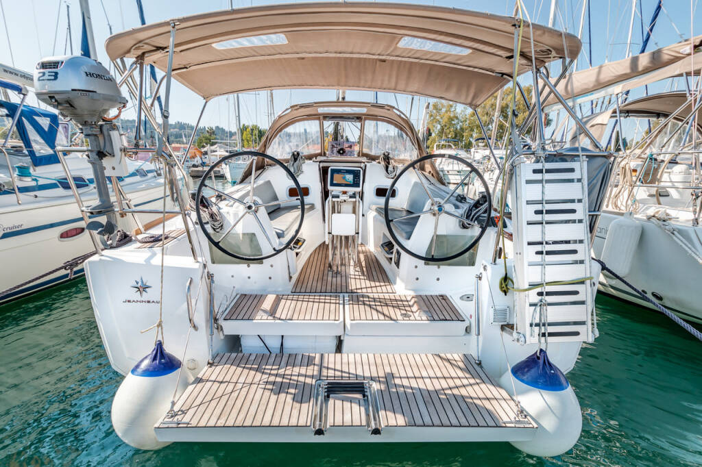 Sailing yacht Sun Odyssey 349 Pella