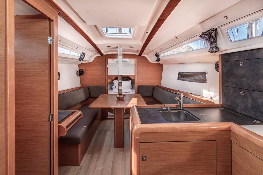 Sailing yacht Sun Odyssey 349 Pella