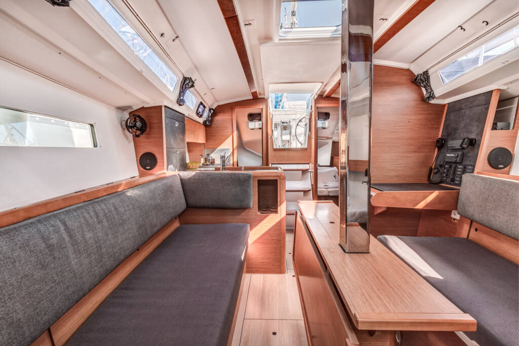 Sailing yacht Sun Odyssey 349 Pella