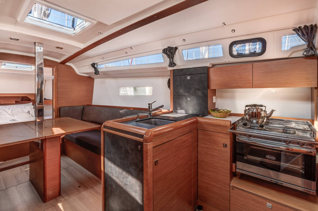 Sailing yacht Sun Odyssey 349 Pella