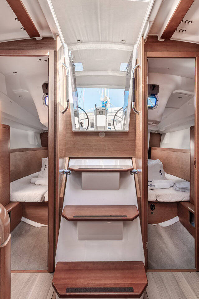 Sailing yacht Sun Odyssey 349 Pella