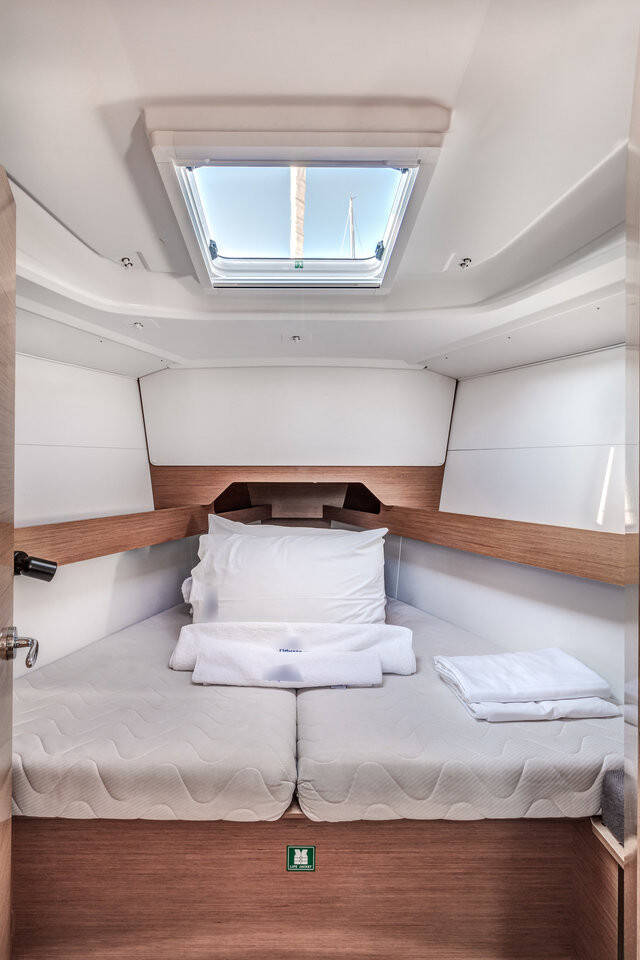 Sailing yacht Sun Odyssey 349 Pella