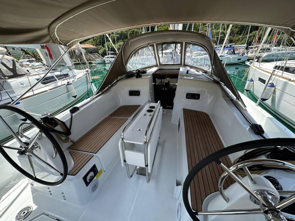 Sailing yacht Sun Odyssey 350 Star Kiss