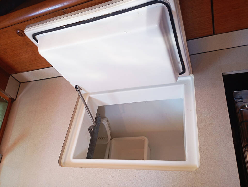 Sailing yacht Sun Odyssey 37 Alki