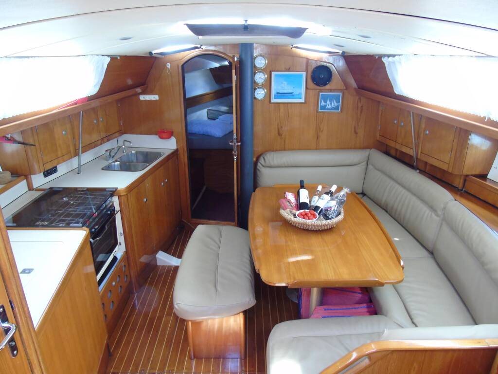 Sailing yacht Sun Odyssey 37.1 Calma