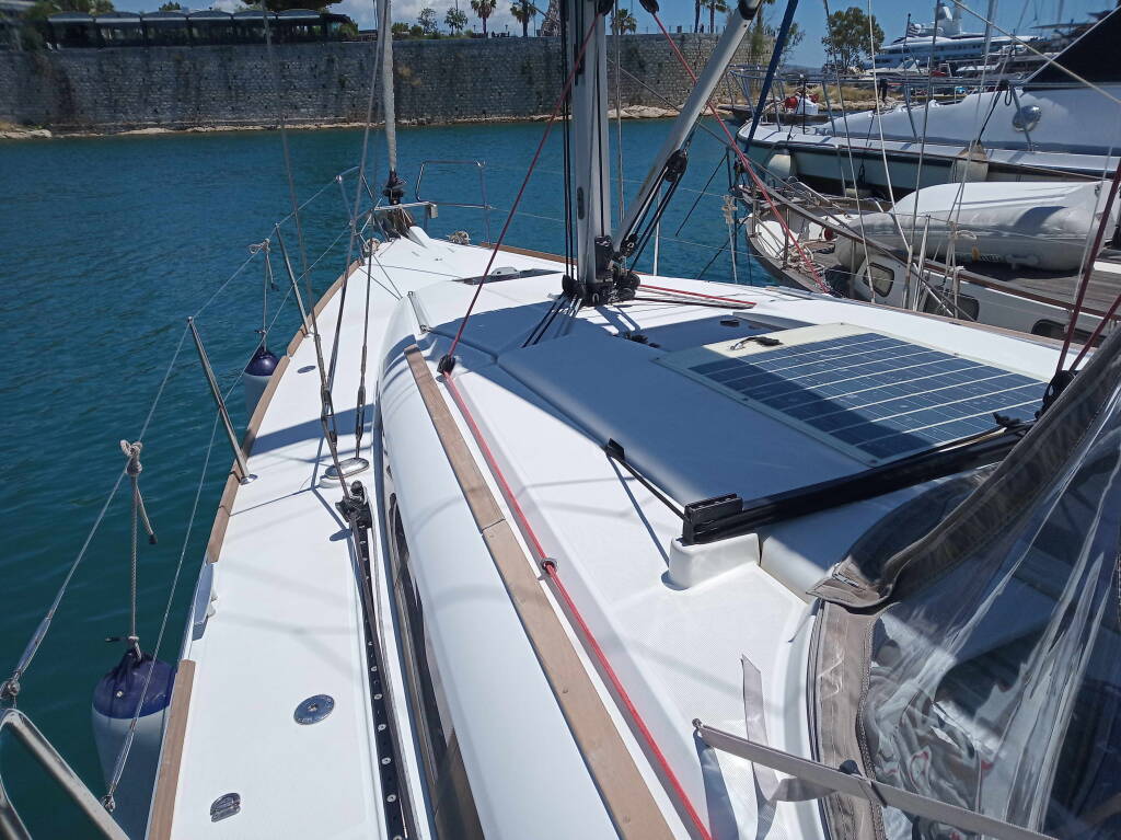Sailing yacht Sun Odyssey 379 Argo