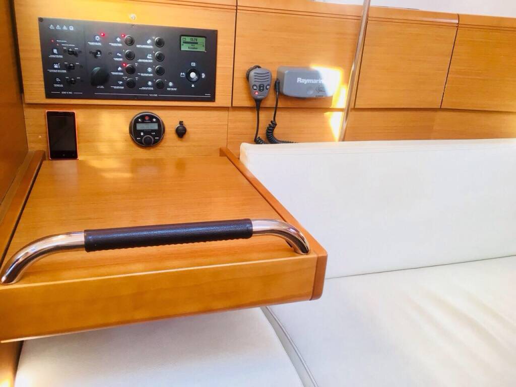 Sailing yacht Sun Odyssey 379 Argo