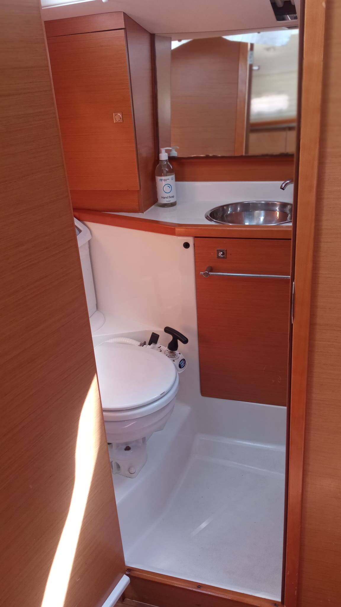 Sailing yacht Sun Odyssey 379 talelli