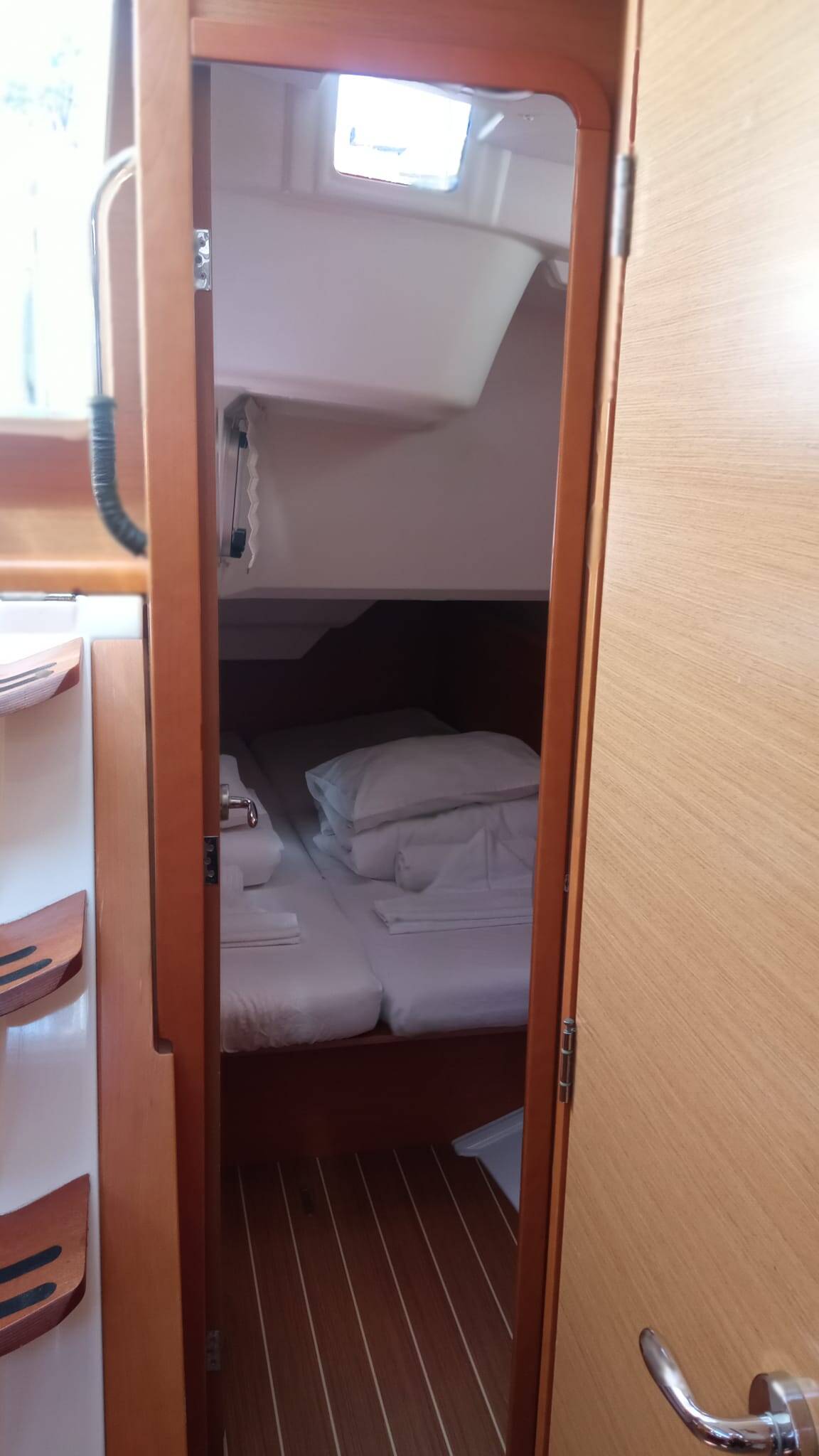 Sailing yacht Sun Odyssey 379 talelli