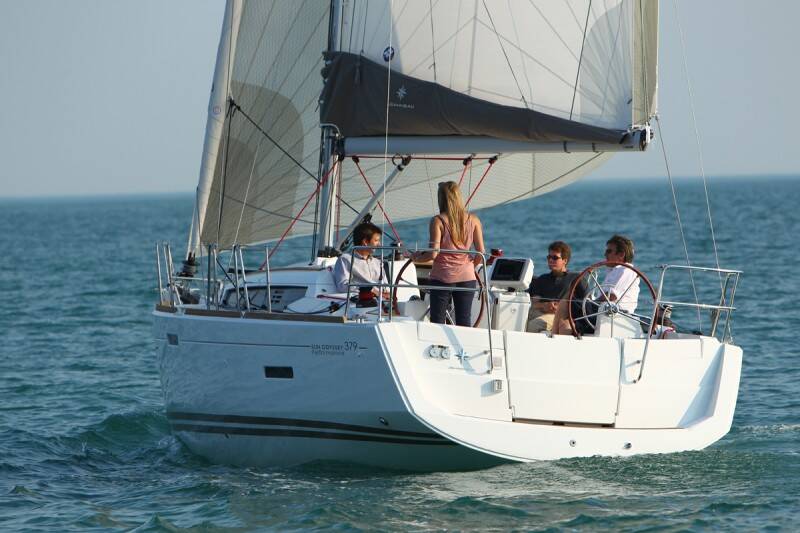 Sailing yacht Sun Odyssey 379 talelli