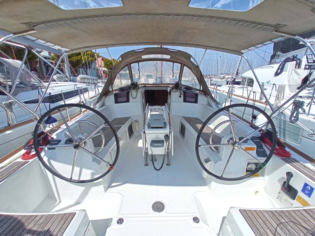 Sailing yacht Sun Odyssey 379 ECONOMY