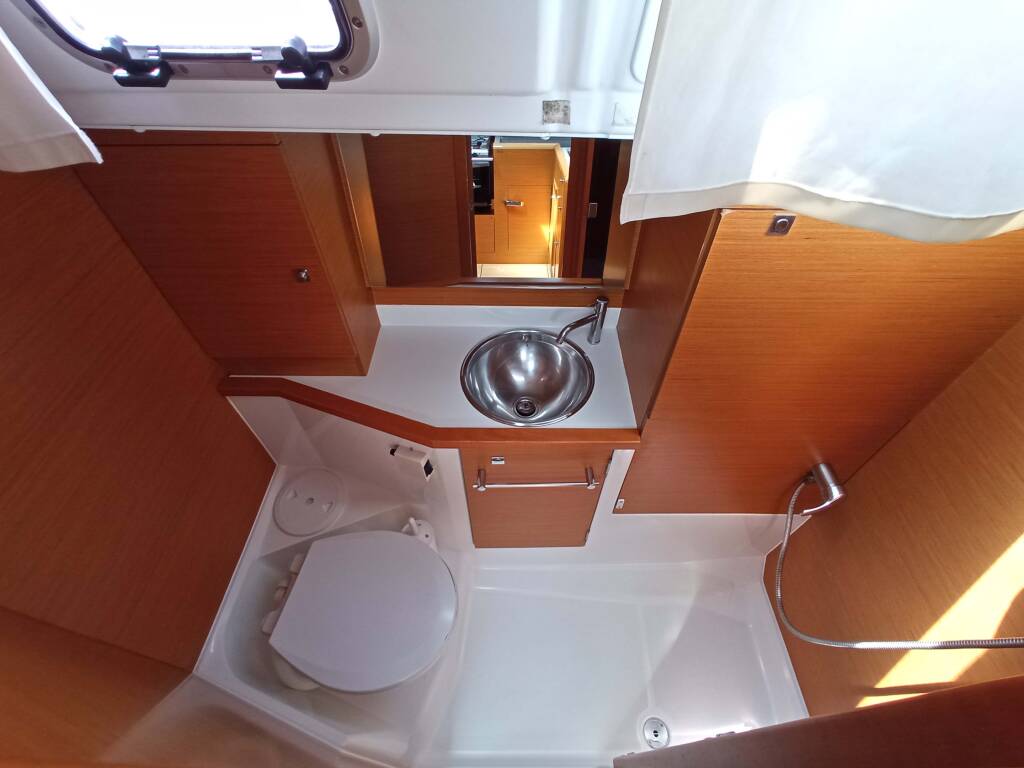 Sailing yacht Sun Odyssey 379 ECONOMY