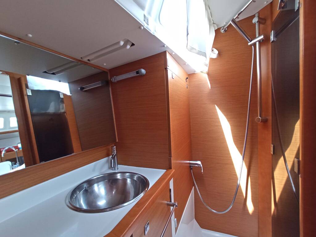Sailing yacht Sun Odyssey 379 ECONOMY