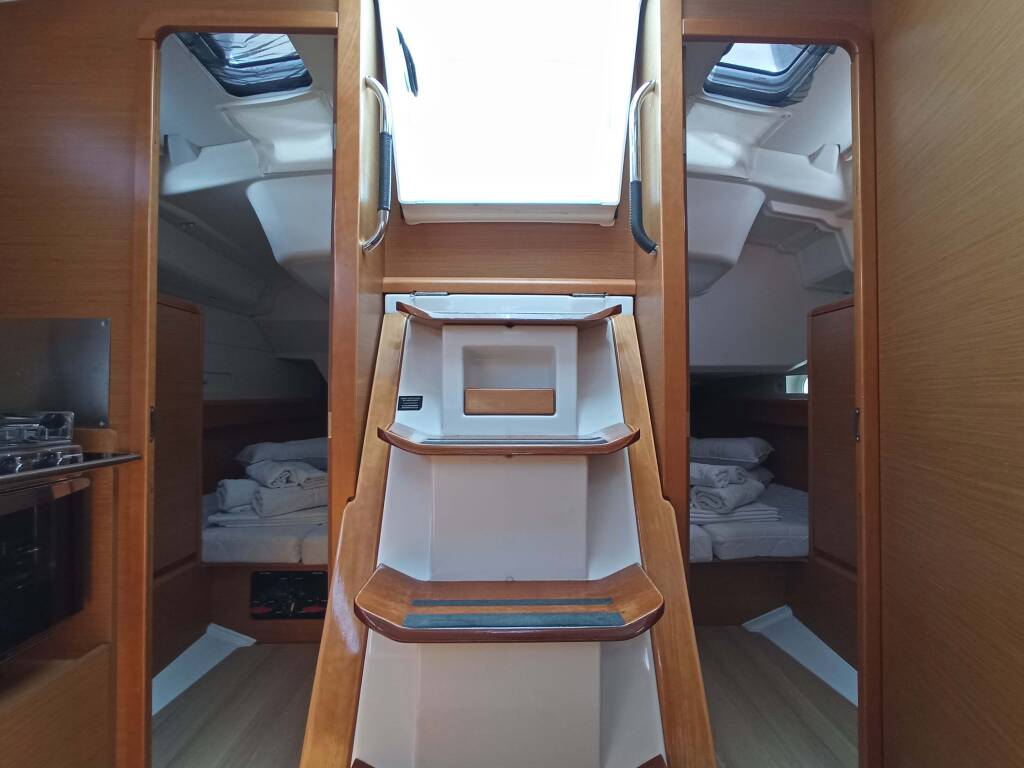 Sailing yacht Sun Odyssey 379 ECONOMY