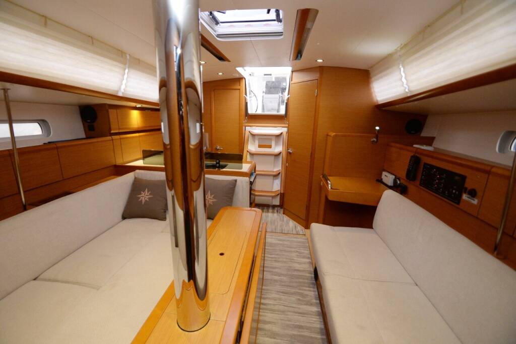 Sailing yacht Sun Odyssey 379 Mitis