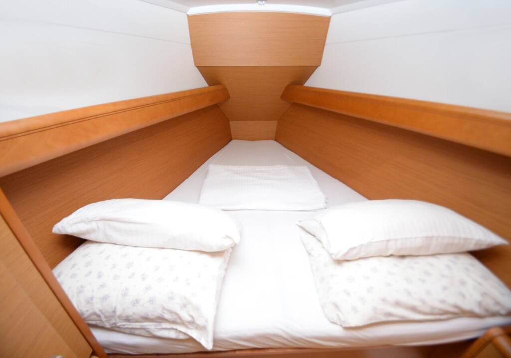Sailing yacht Sun Odyssey 379 Mitis