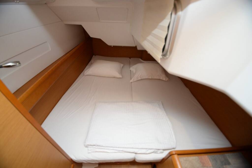 Sailing yacht Sun Odyssey 379 Mitis
