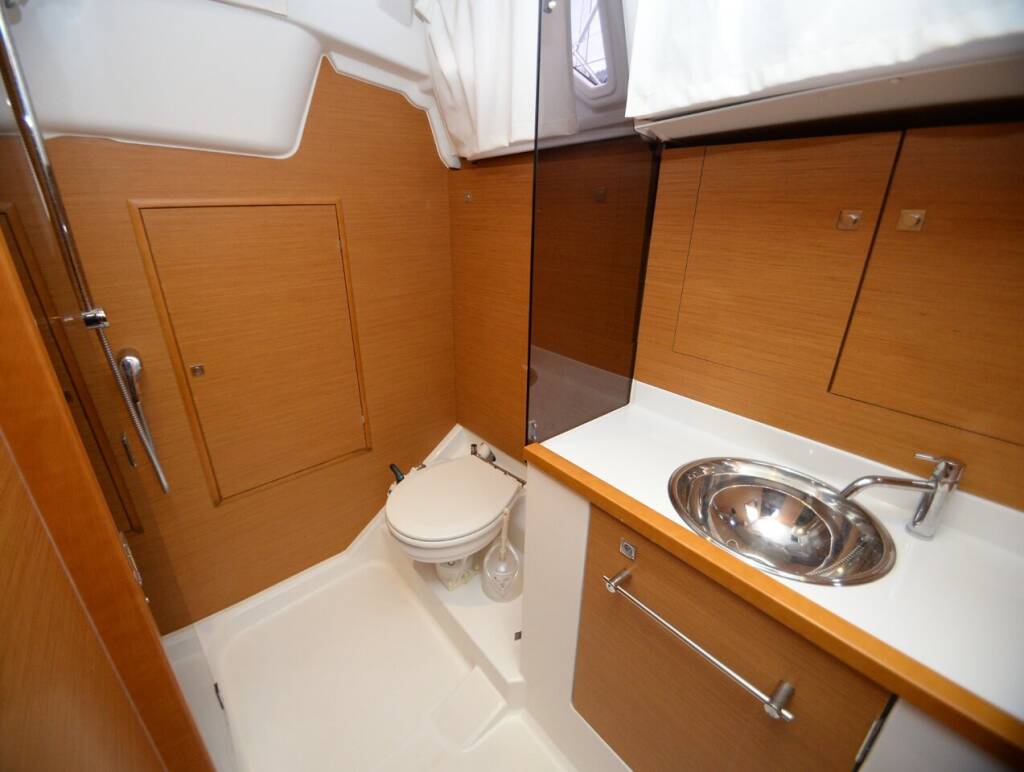 Sailing yacht Sun Odyssey 379 Mitis