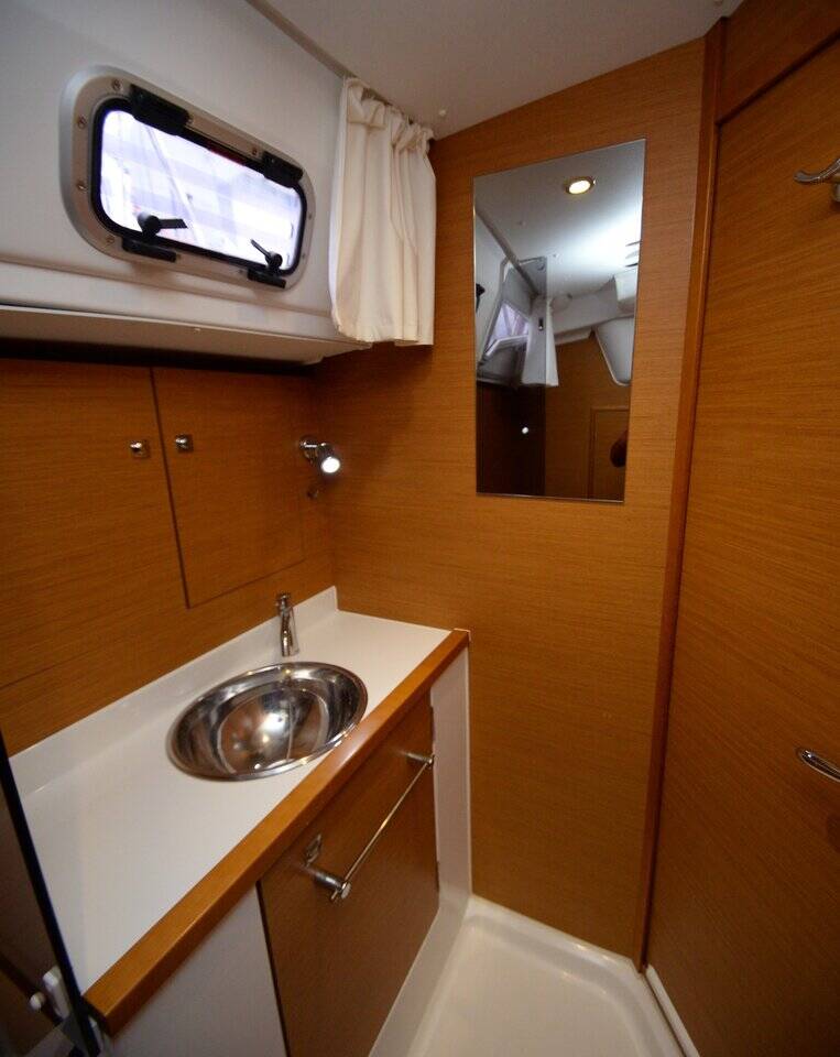 Sailing yacht Sun Odyssey 379 Mitis
