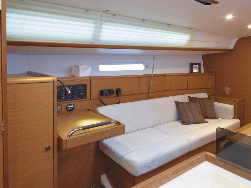 Sailing yacht Sun Odyssey 379 Minerva