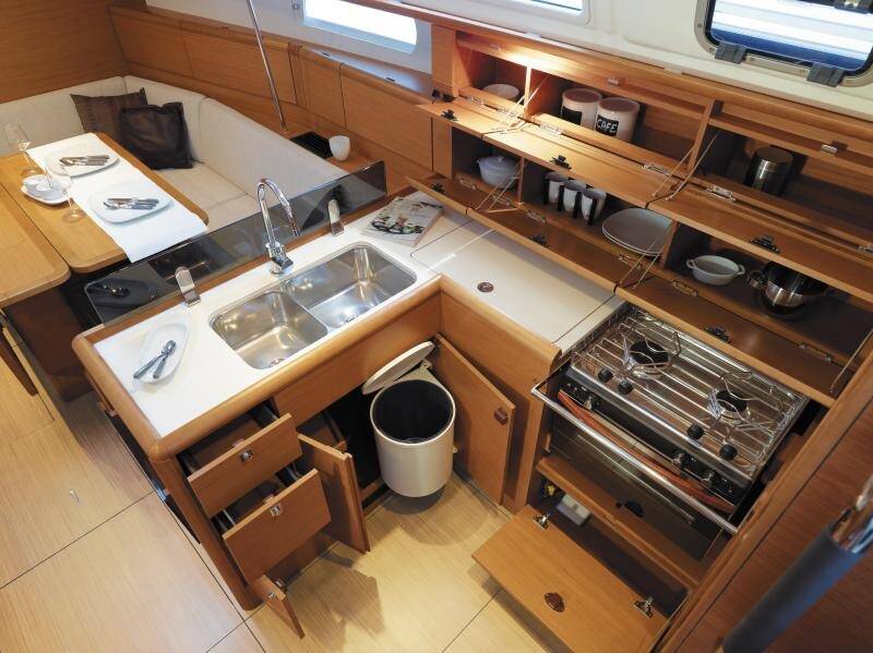 Sailing yacht Sun Odyssey 379 Minerva