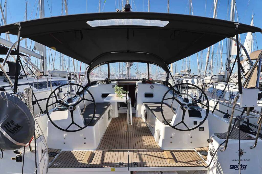 Sailing yacht Sun Odyssey 380 Performance Mymia