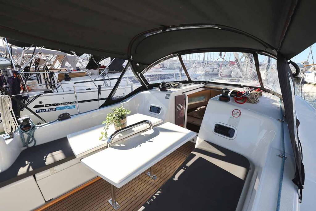 Sailing yacht Sun Odyssey 380 Performance Mymia