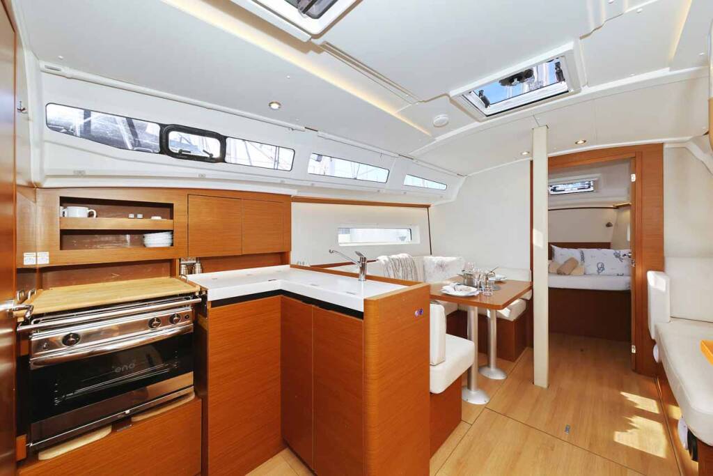 Sailing yacht Sun Odyssey 380 Performance Mymia