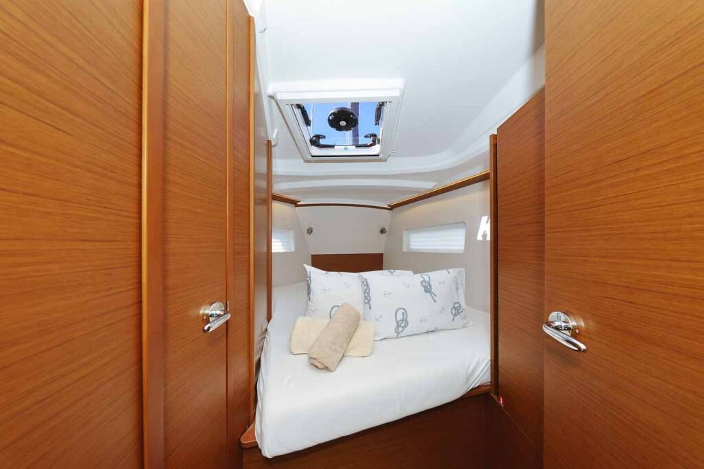 Sailing yacht Sun Odyssey 380 Performance Mymia
